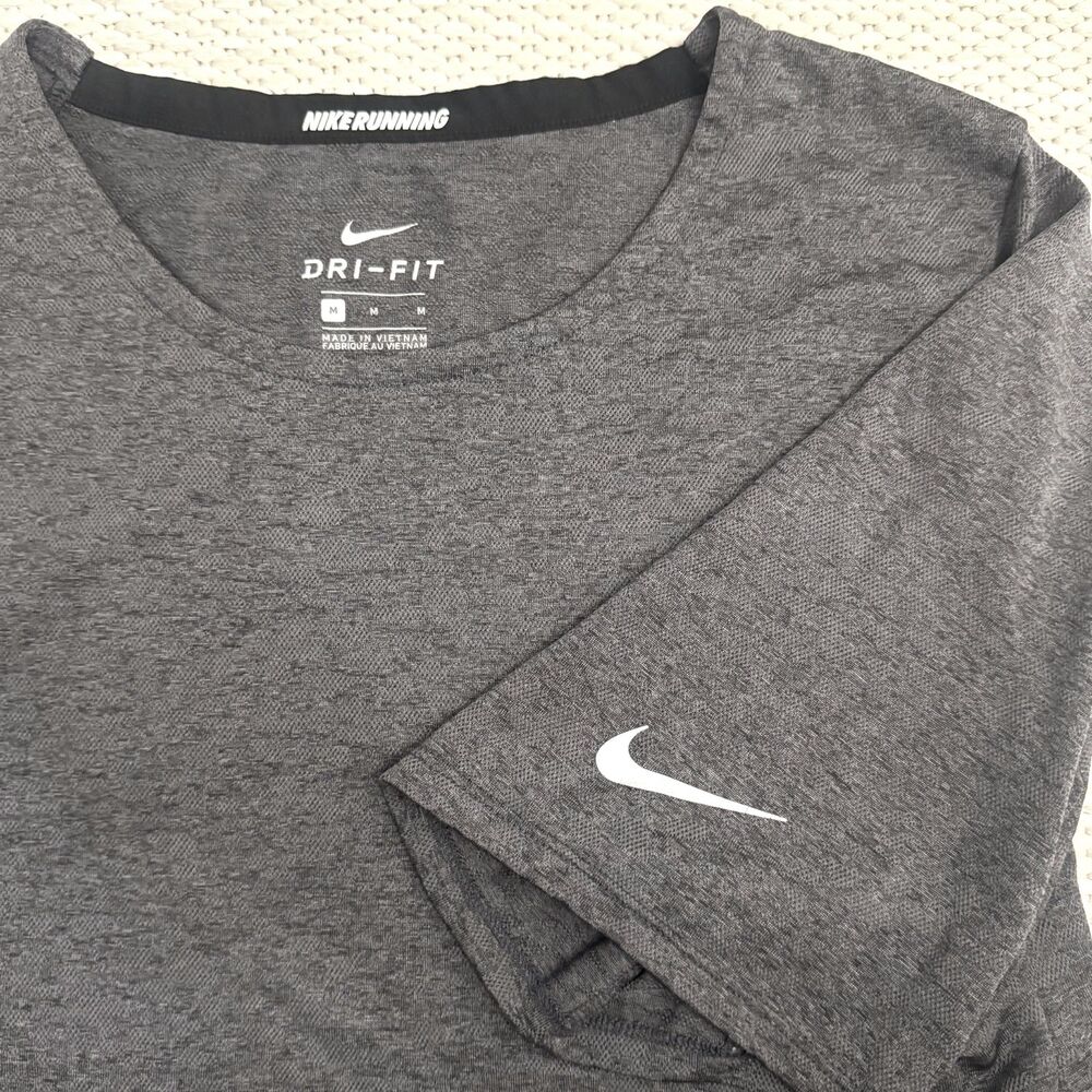 Nike Running Division Dri-FIT Men's Size Medium T-Shirt Charcoal Gray Reflective